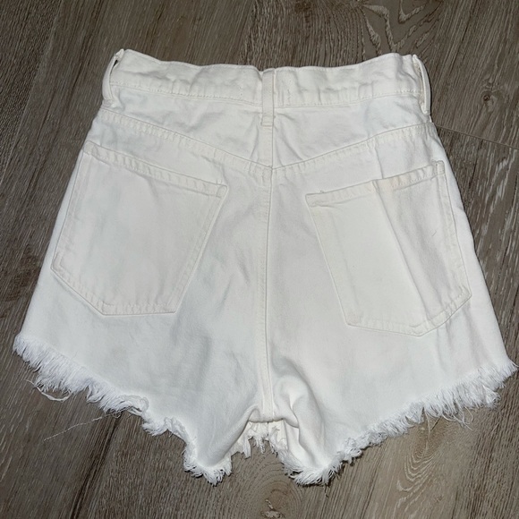ZARA HIGH WAISTED WHITE JEAN SHORTS - Picture 2 of 3